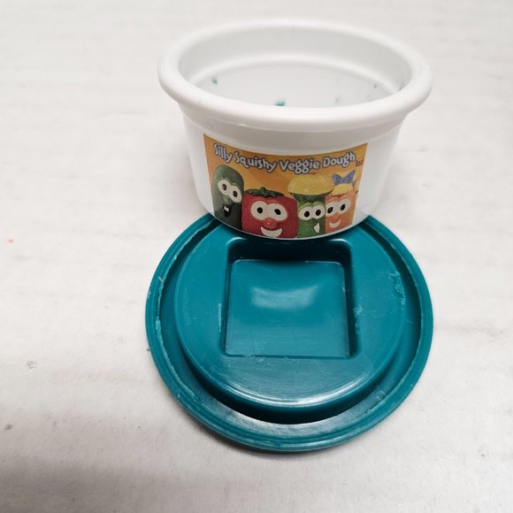 Lot Playdoh Tools Veggie Tales Buzz n Cut Fuzzy  Molding Playset - Picture 16 of 16